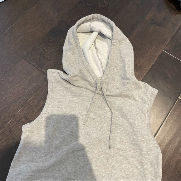 💥 SLEEVELESS SWEATER - Picture 3 of 5